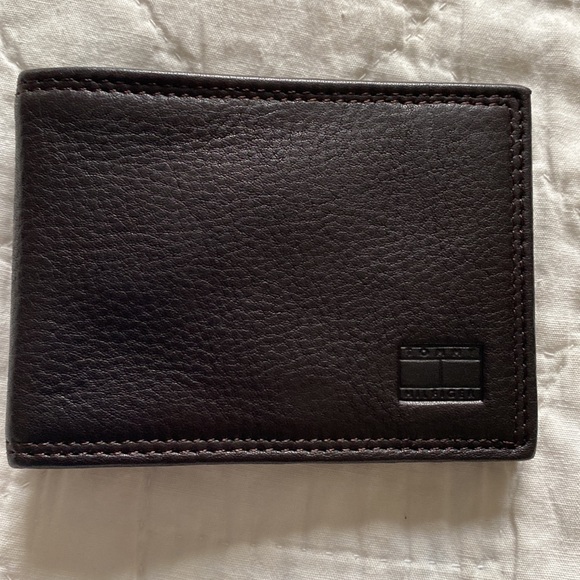 Tommy Hilfiger Leather Wallet - Picture 4 of 5